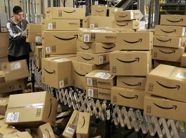 你今天还在爆买的大牌包包、鞋子，其实在国外已经关店倒闭了