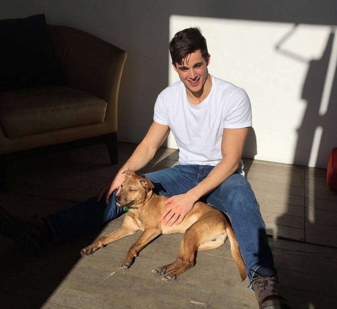 六岁被阿玛尼钦点为*用御**模特，他独家的身材秘笈