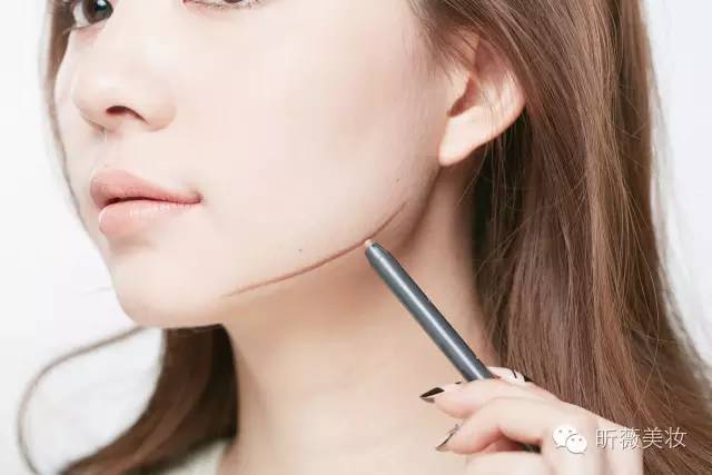 裸色系眼影棒,一盘眼影可以搞定全脸妆容推荐