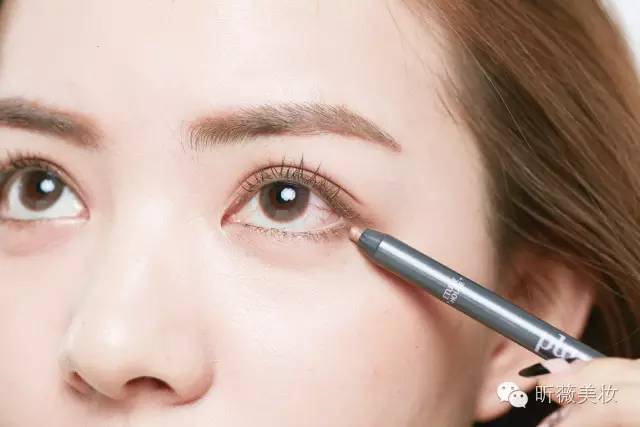 裸色系眼影棒,裸色眼影棒画法