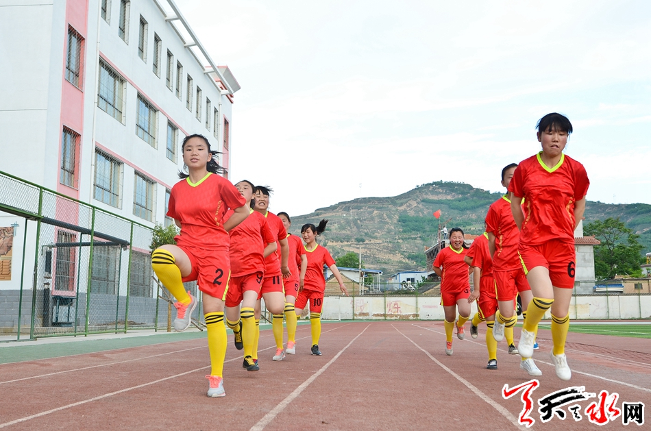 中国女足铿锵小玫瑰,铿锵玫瑰足球小将