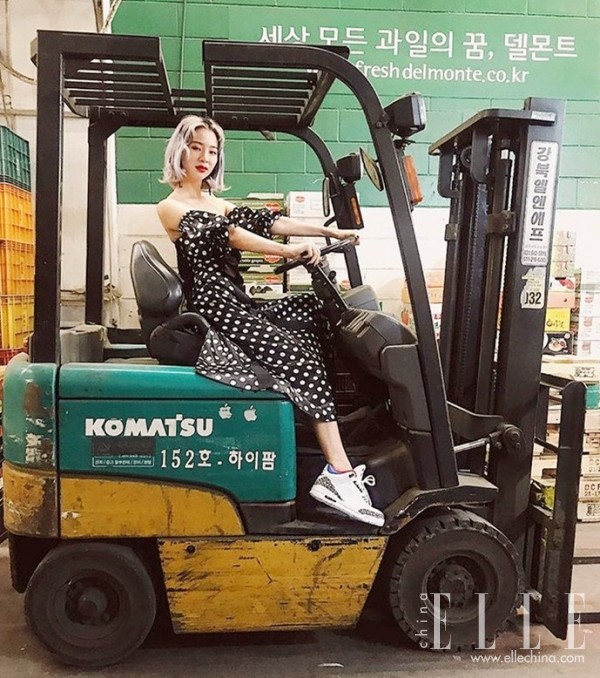 运动鞋配什么连衣裙子好看,运动鞋与裙子怎么搭出高级感