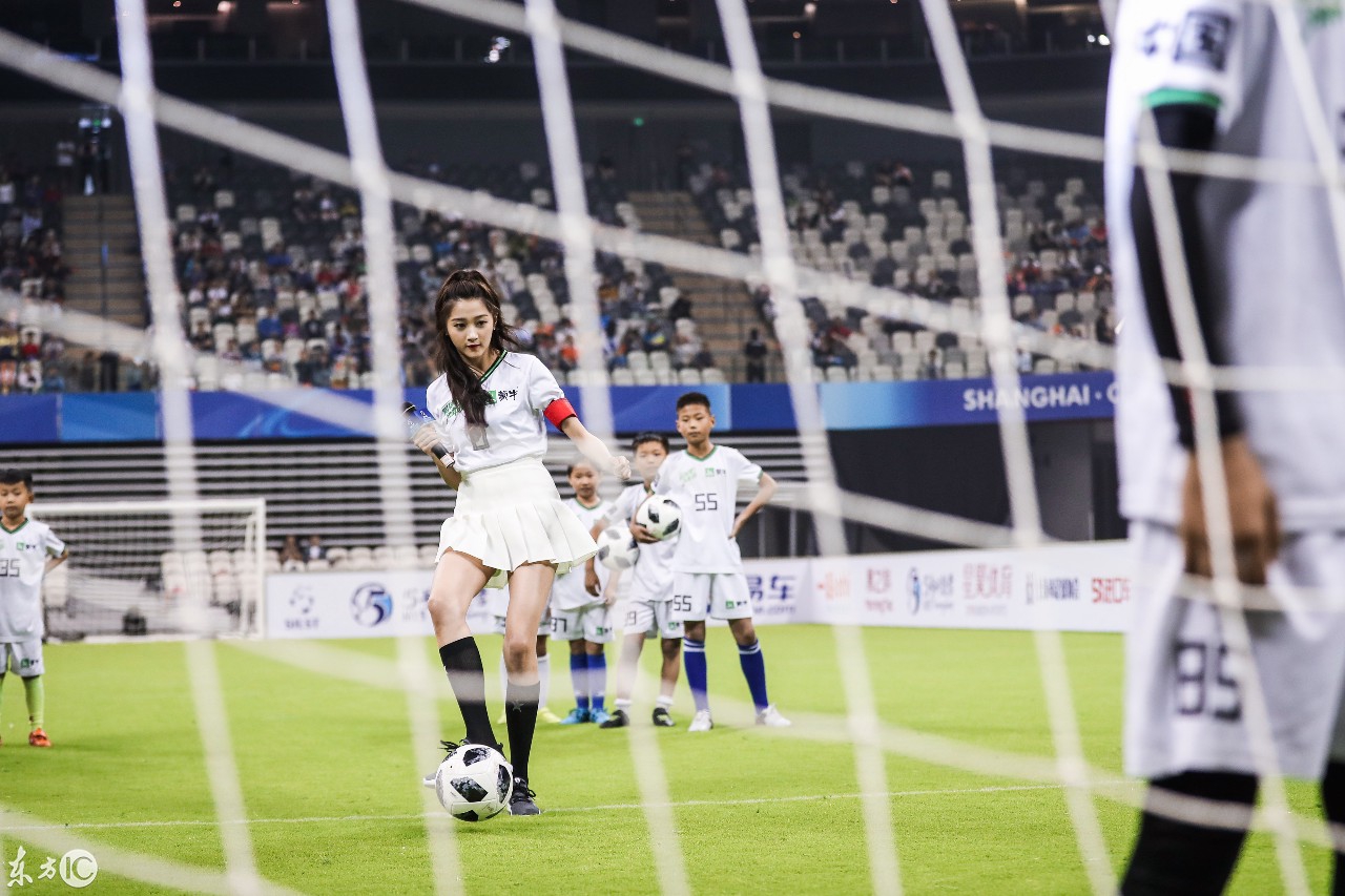 世界杯鹿晗关晓彤解说,关晓彤成毅王俊凯