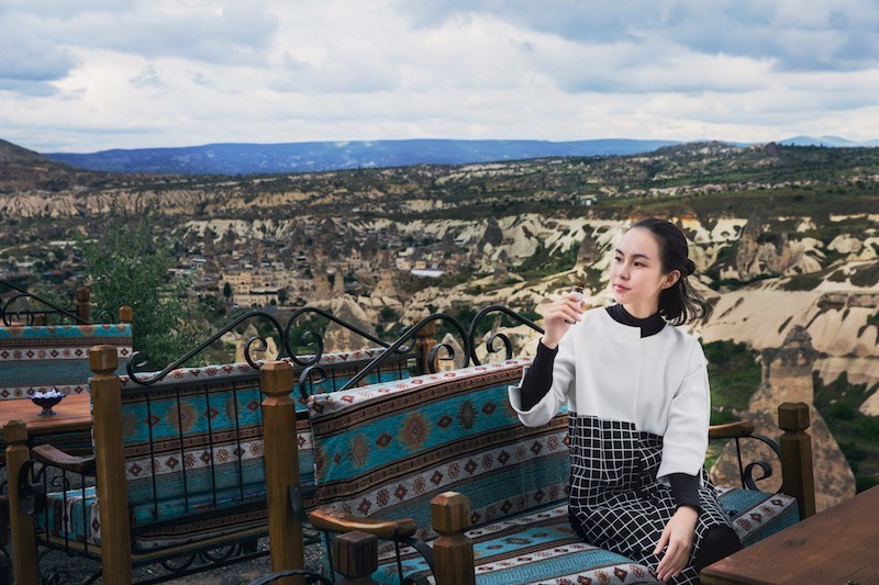 人在路上该怎么走,人在吃饭的时候应该怎么吃