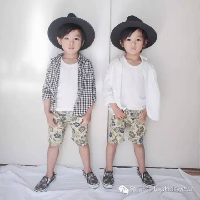 可爱又好看的双胞胎穿搭,双胞胎出门这样穿回头率超高