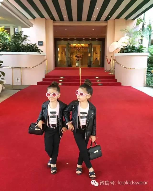 可爱又好看的双胞胎穿搭,双胞胎出门这样穿回头率超高