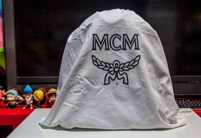 新款mcm双肩包樱花粉,剁手党好物分享