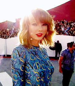 love story霉霉和抖森 (霉霉和抖森去英国穿的黄色连衣裙)