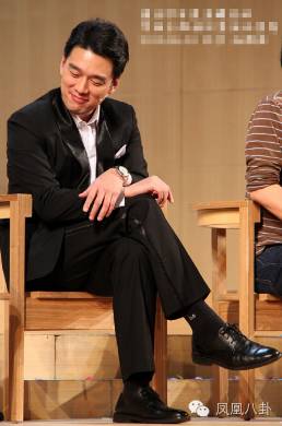 花10万订做西装,收入一半买雪茄!有一种霸道总裁叫做王耀庆