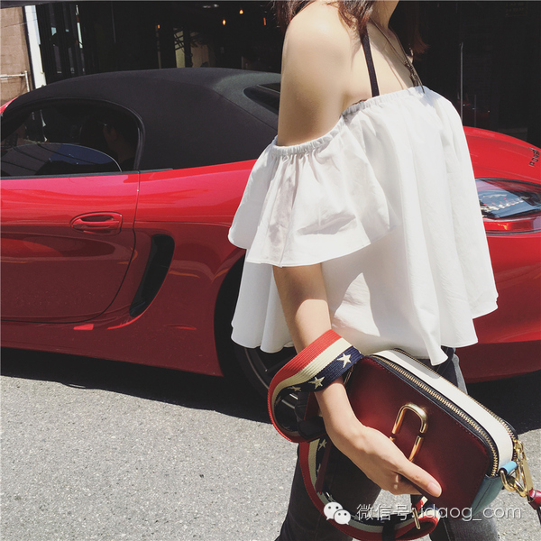 裹胸吊带宽肩,裹胸吊带需要怎么穿搭