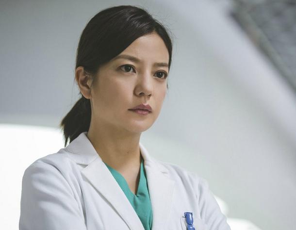 为什么赵薇旗下艺人那么少,如今的赵薇怎么样了