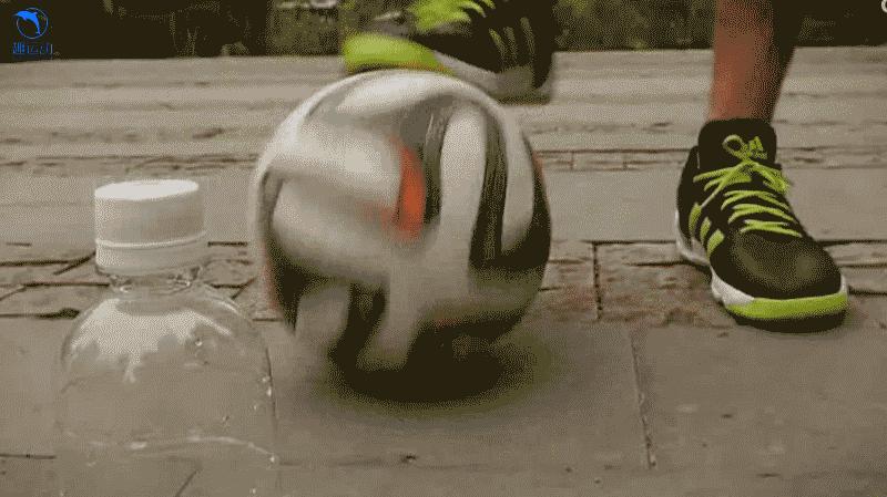 足球拉球过人技巧,背后运球转身过人教学