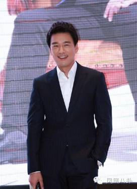 花10万订做西装,收入一半买雪茄!有一种霸道总裁叫做王耀庆