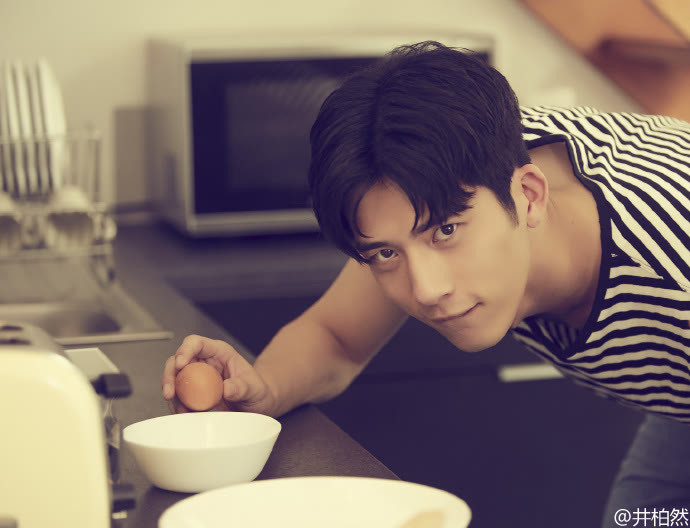 井柏然男装周放大招这美少女战士同款刘海可不是闹的