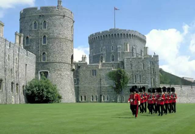 小编写完这条微信就请假去英国了，老板，这是我离英国最近的时刻