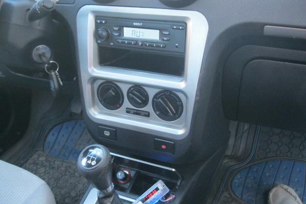 自由舰收音机怎么连接蓝牙,自由舰收音机aux接口