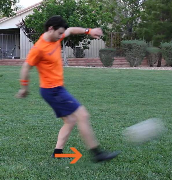 如何将足球踢得更高,足球怎样踢得更高更远