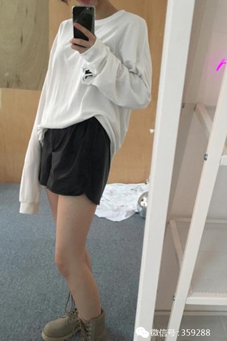 穿着特别时髦吸睛,很吸睛的衣服