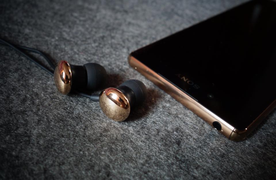 要如何设计一款耳塞,为什么耳塞带有扁头的呢