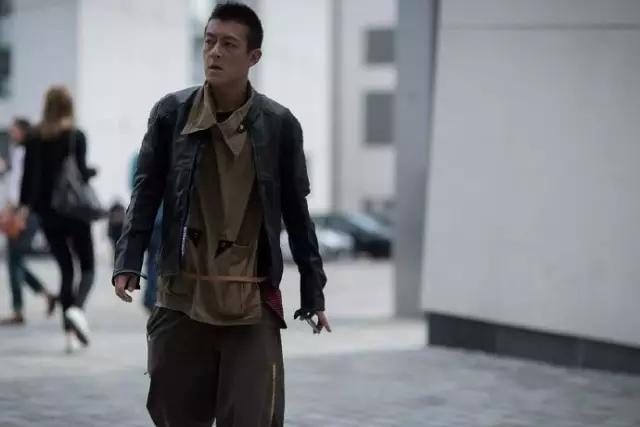 城里的人不懂城外人的快乐,城外的人原文