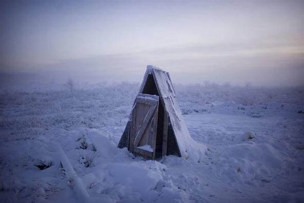 中国最冷小镇呼中上演泼水成冰秀,最冷内蒙古泼水成冰一个字就是美