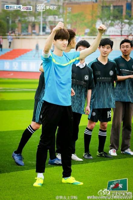 鹿晗大张伟我去上学啦手势,鹿晗传染