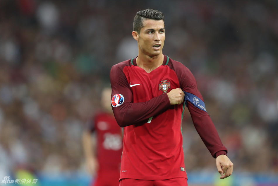 2020年欧洲杯c罗点球倒在16强,队长c罗