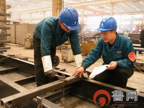 “慢钳工”李彬一把钳子拧出“大国重器”