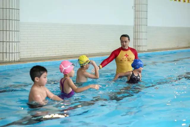 教育丨玩飞行棋学交通规则?西关培正小学户外安全课脑洞大开