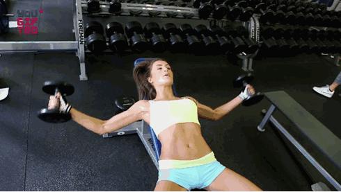 女生健身房锻炼胸部有用吗,女性去健身房练胸都练什么器械