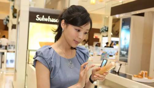 明星同款化妆台推荐,很多大牌护肤品梳妆台