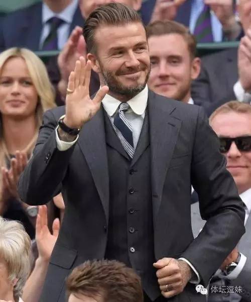 向吉鲁借发胶？C罗再换发型