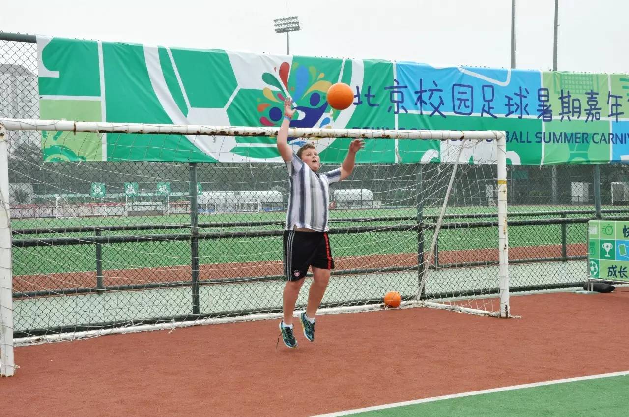 足球嘉年华惊现“小盖茨”11岁混血儿自己开发足球APP