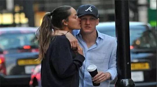 网坛最美的伊万嫁人了，这是“小猪”欧洲杯出局后最开心的时刻！