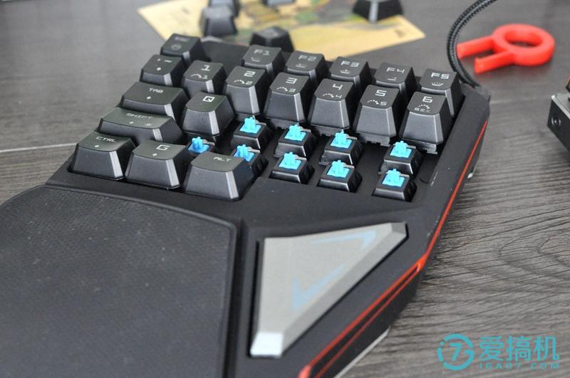 lol高端局操作都很稳,玩lol厉害的上单都是锁定视角