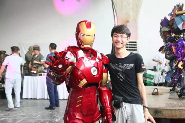 张召忠真的要当局座啦！这回真被玩坏，新节目发布会表情包诞生！