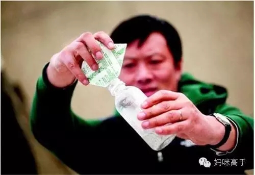 干燥剂遇水真的会爆炸吗,干燥剂遇水的危害视频