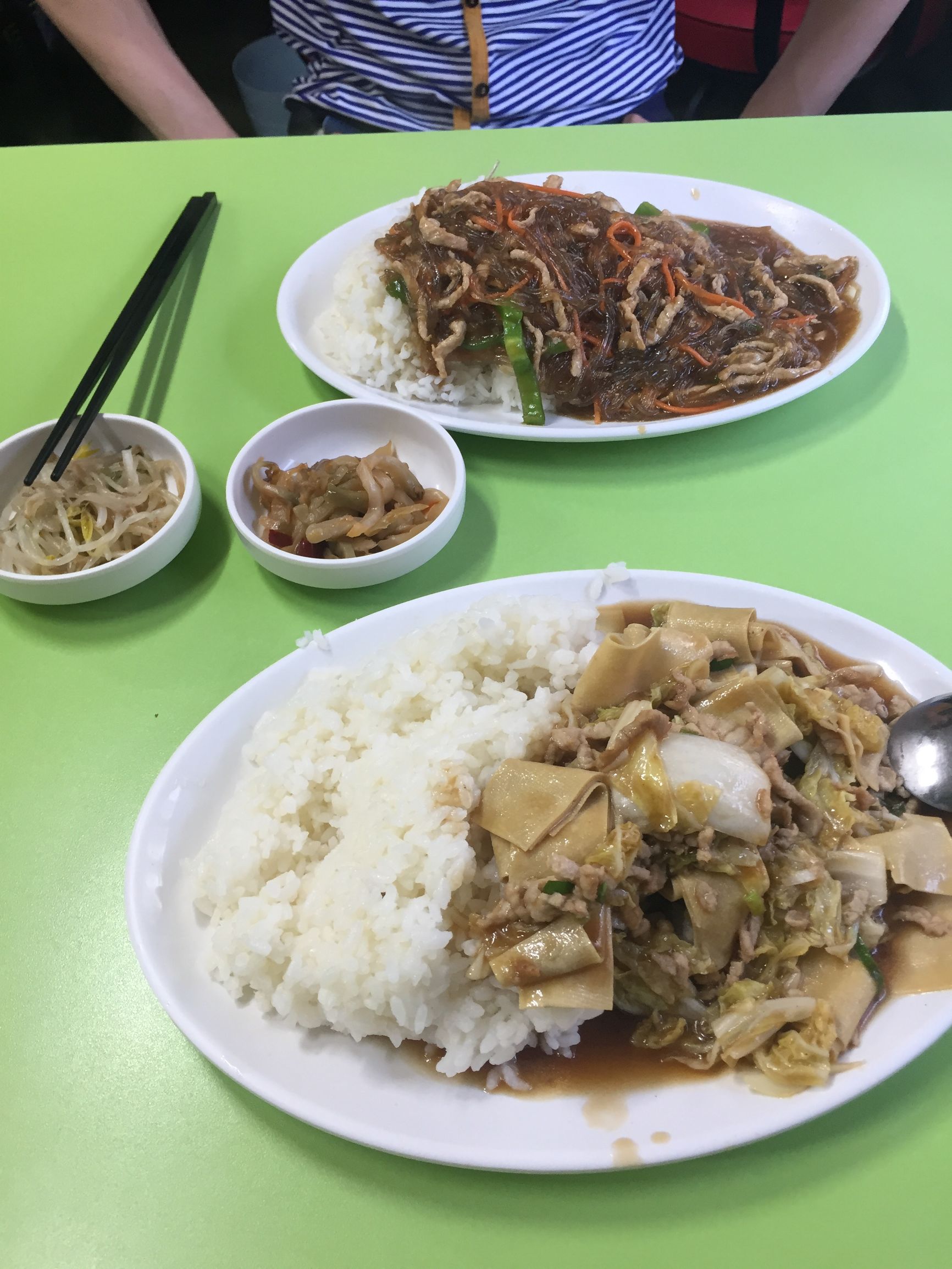 真实镜头下的韩国街边小饭店一顿游~