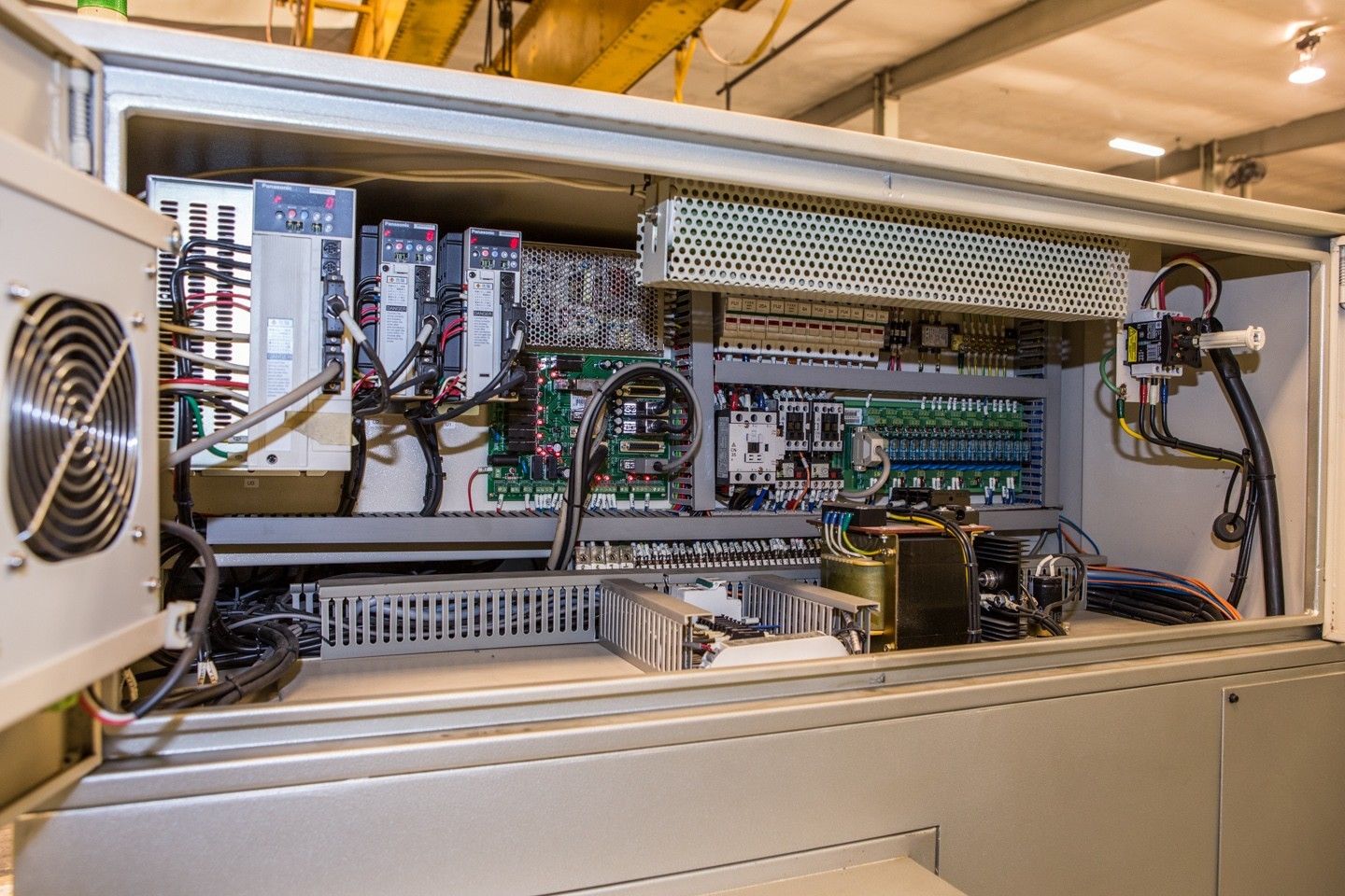 台湾丰雷数控车床,RFC-25,最节省场地的生产应用设备