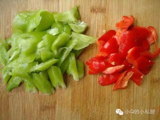 爆炒鸡胗的做法家常,辣椒爆炒鸡胗花