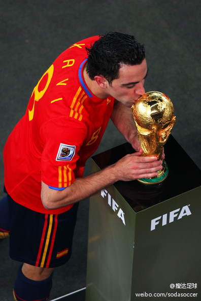 齐达内哈维,皮尔洛和齐达内谁更厉害