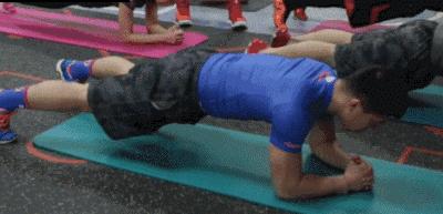 翘臀马甲线训练计划女生,美女塑造腹肌及马甲线必学