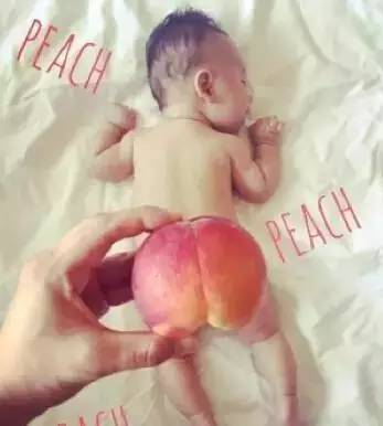 无缝对接丨这才是真正的蜜桃臀！最新晒娃技能走红，娃娃以后咋个面对桃子哦······