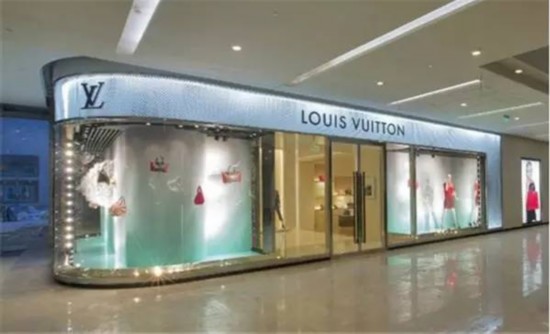 我说：成都是国际购物天堂，你服不？咱从退税讲起...