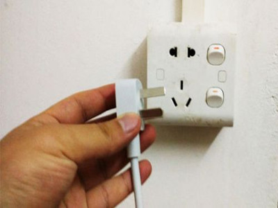 家庭电路着火视频,家庭电路着火找谁维修