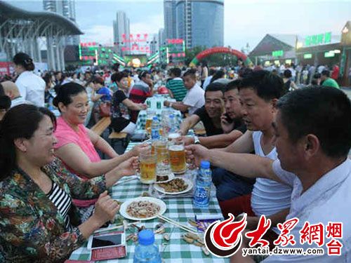 烟台人一天“哈”100吨散啤天气越热喝得越多