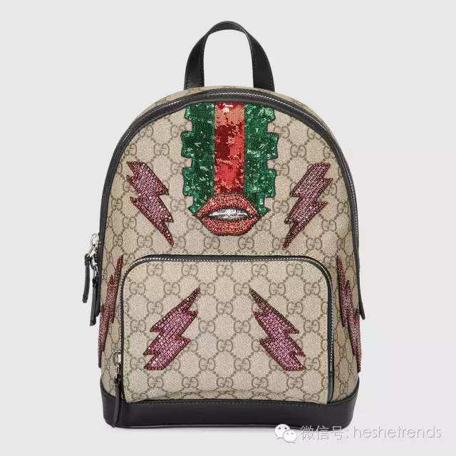 你知道就算大雨让整座城市颠倒你还可以解放双手背双肩包