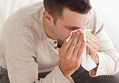 打喷嚏为什么那么臭,为什么有的人打喷嚏味道难闻