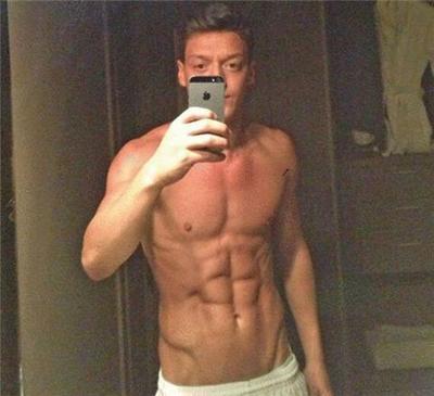 足坛球星腹肌视频,足坛十大有腹肌的人