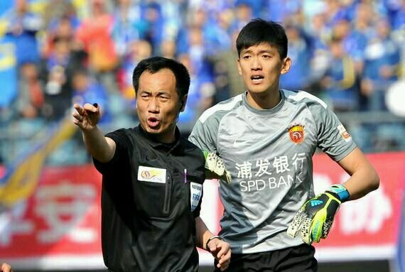 盘点上赛季中超联赛的争议判罚,中超球迷评价比赛
